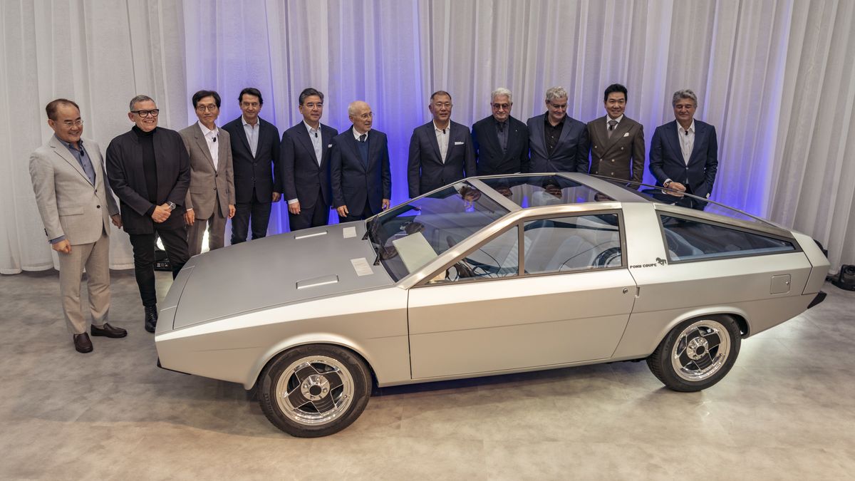 La prima Hyundai in 50 anni torna in vita: la concept car sportiva originale Pony e il designer originale Giugiaro